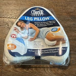 Contour Legacy Leg Pillow, OS. White with Blue Trim.